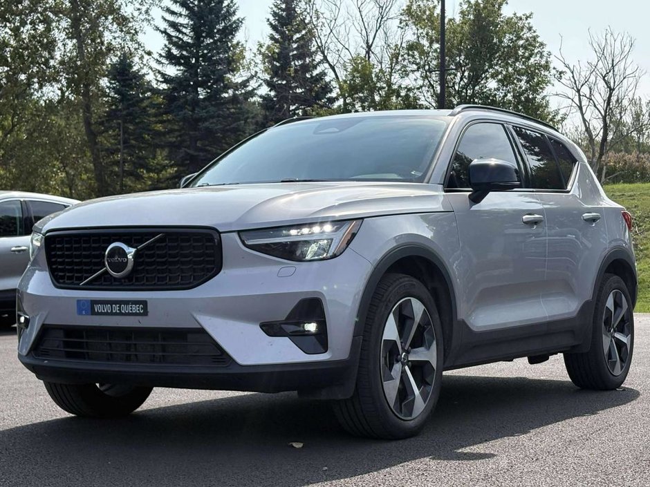 Volvo XC40 Plus Dark B5 2023 à Quebec, Québec