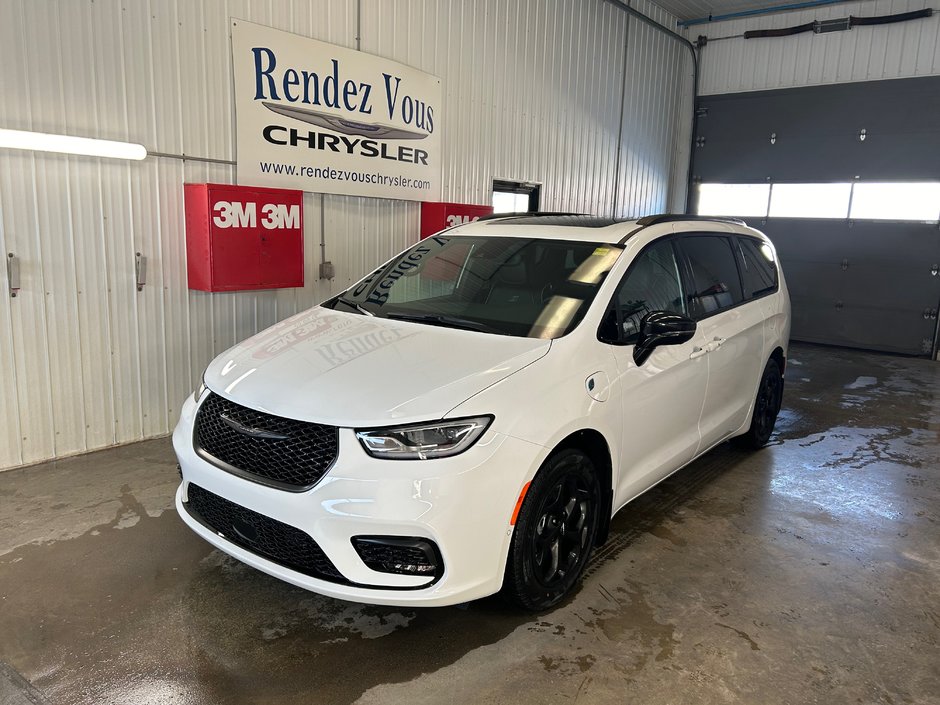 2024  Pacifica Hybrid PREMIUM S APPEARANCE in Grand-Sault and Edmunston, New Brunswick