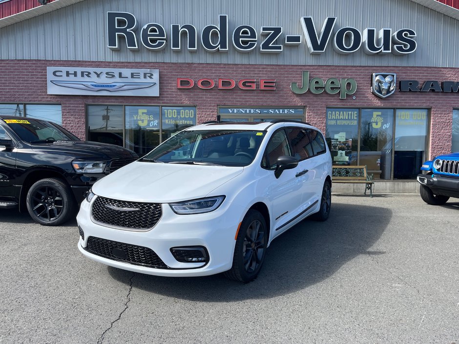 2024  Pacifica TOURING L in Grand-Sault and Edmunston, New Brunswick