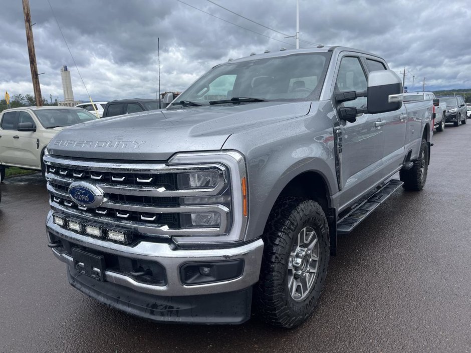 Ford Super Duty F-350 SRW LARIAT cabine double 4RM caisse de 8 pi 2023 à New Richmond, Québec