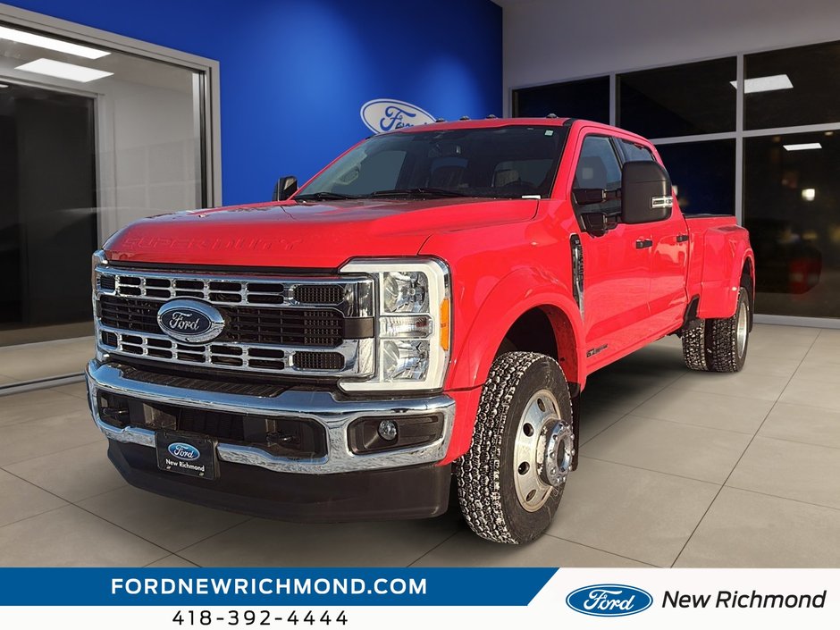Ford Super Duty F-450 DRW XLT cabine 6 places 4RM caisse de 8 pi 2023 à New Richmond, Québec