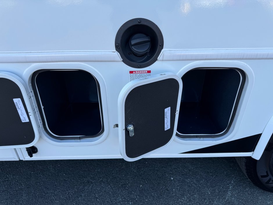 Chevrolet Express Commercial Cutaway CLASSE C JAYCO REDHAWK SE 22C 2022-14