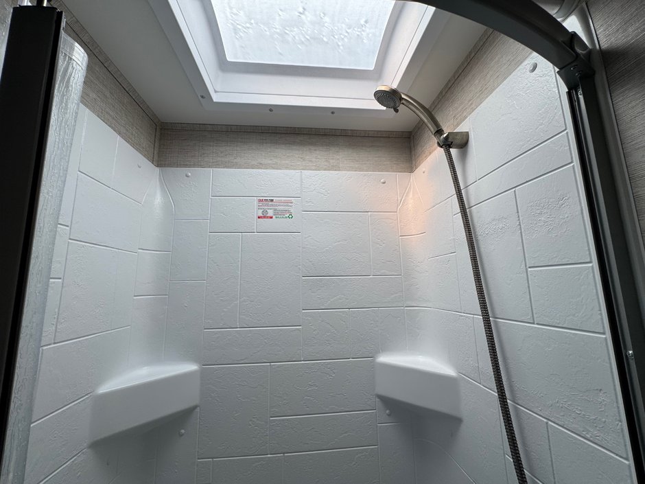 Chevrolet Express Commercial Cutaway CLASSE C JAYCO REDHAWK SE 22C 2022-35