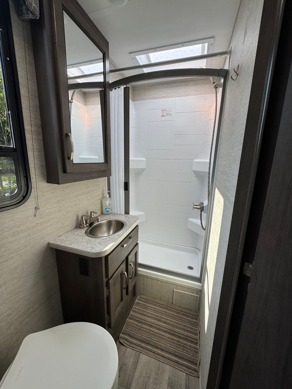 Chevrolet Express Commercial Cutaway CLASSE C JAYCO REDHAWK SE 22C 2022-33