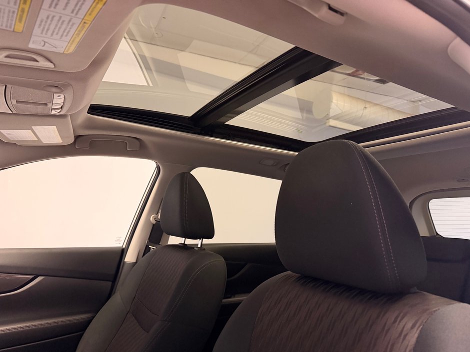 Nissan Rogue SV *BAS KILOMÉTRAGE + TRÈS BEAU VÉHICULE** 2019-17