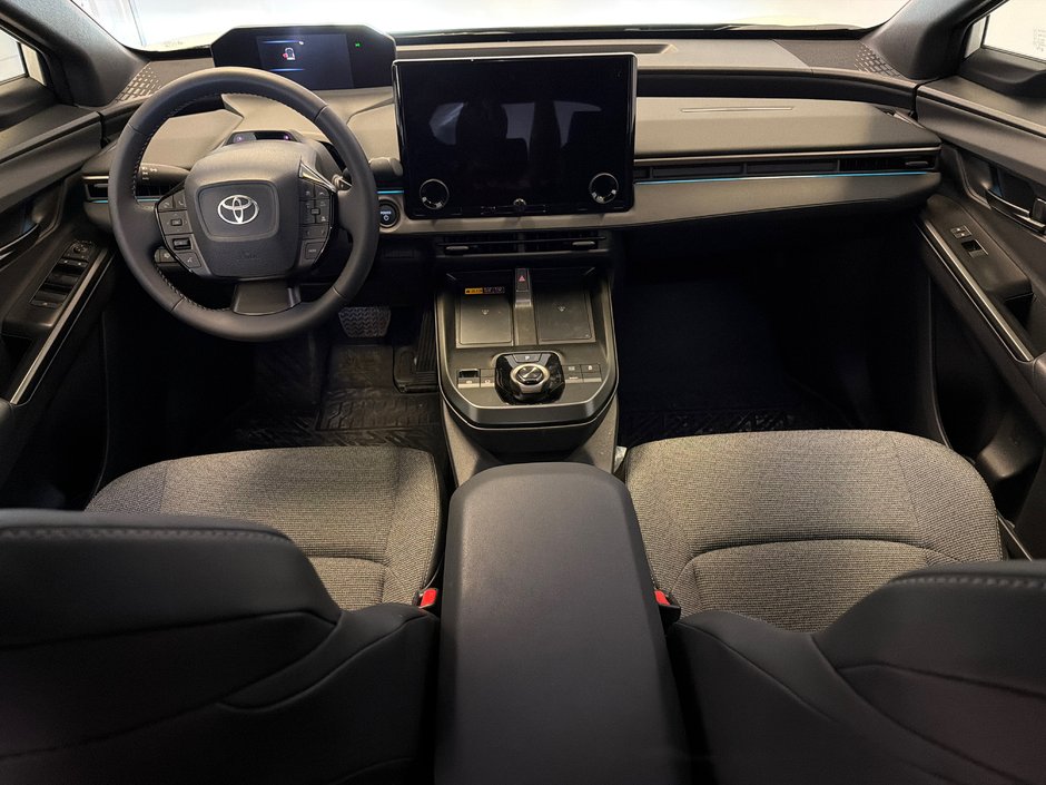 2026 Toyota bZ XLE FWD *DÉMONSTRATEUR*-13