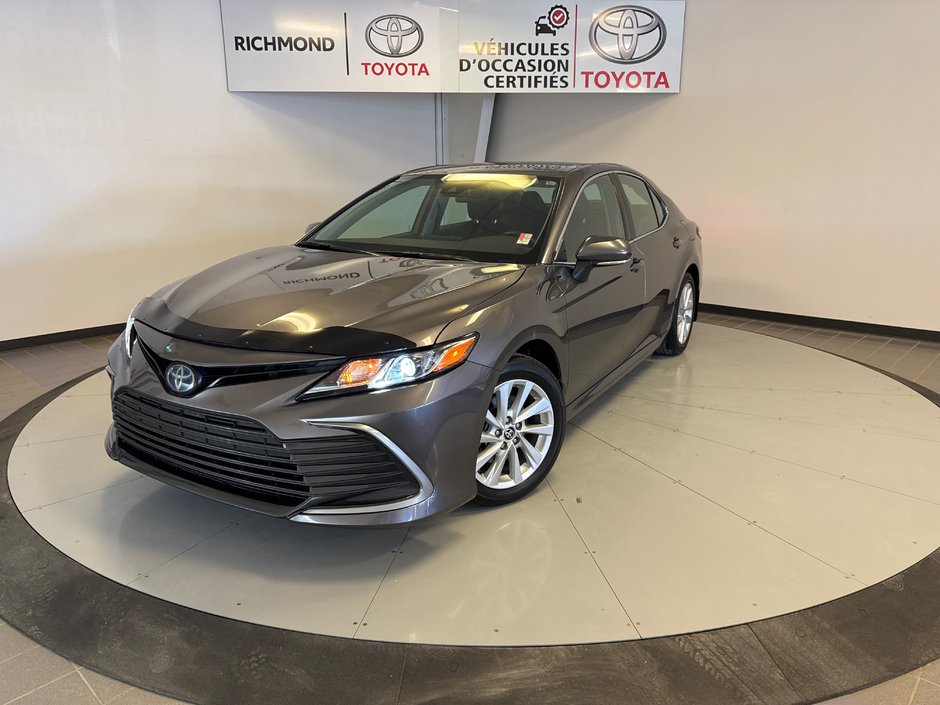 Toyota Camry Hybrid LE *TRÈS BEAU VÉHICULE* 2023 à Richmond, Québec