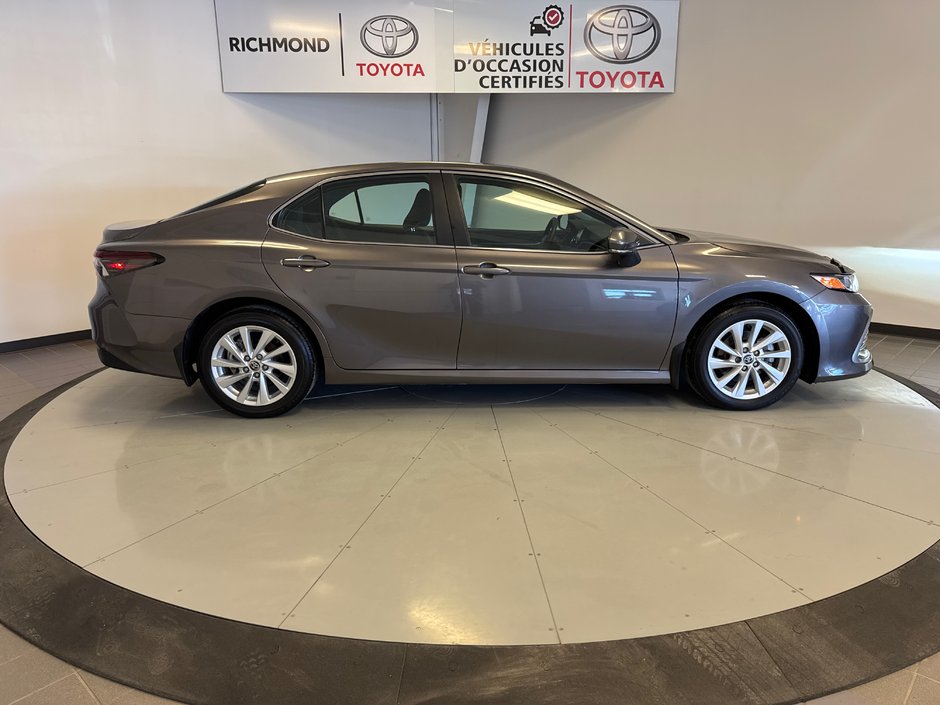 2023 Toyota Camry Hybrid LE *TRÈS BEAU VÉHICULE*-9