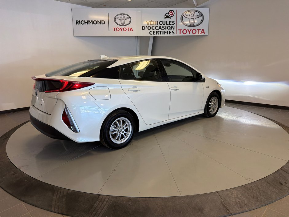2017 Toyota Prius Prime-9