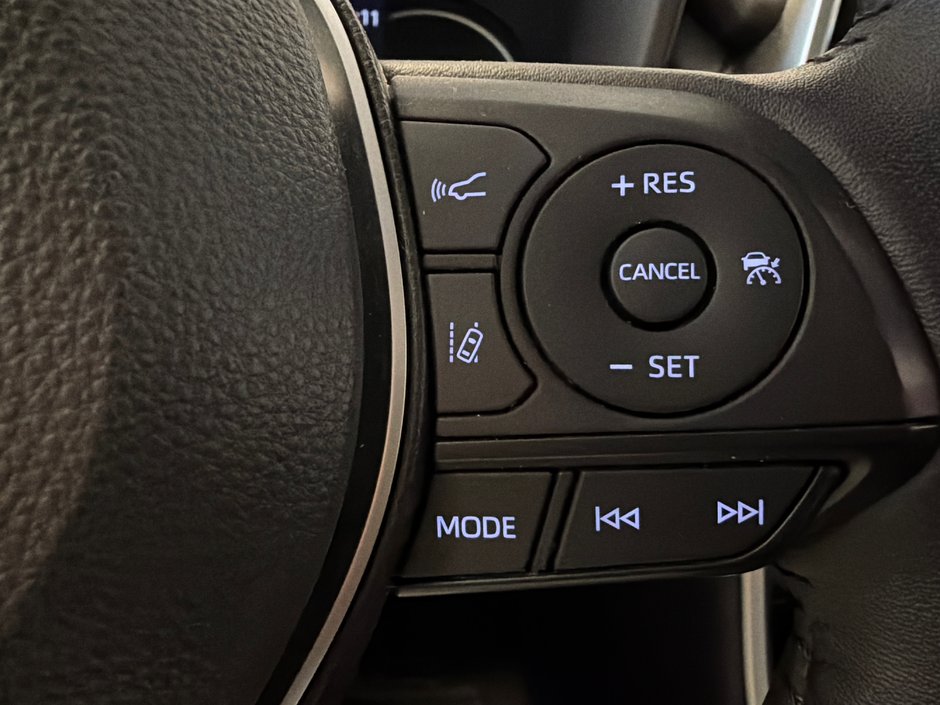 2023 Toyota RAV4 Hybrid XLE-31