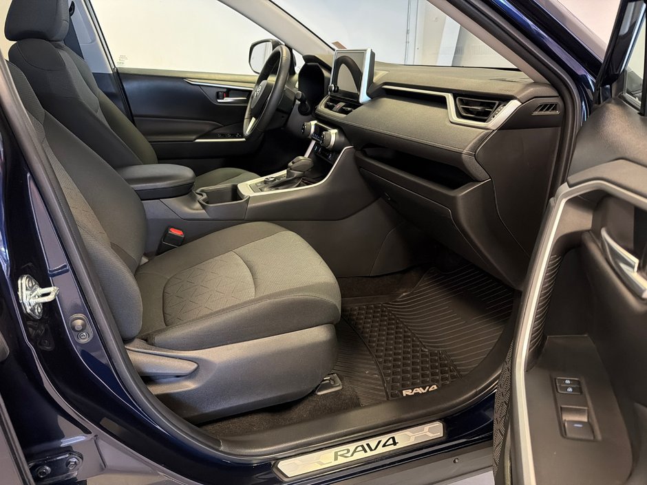2023 Toyota RAV4 Hybrid XLE-19