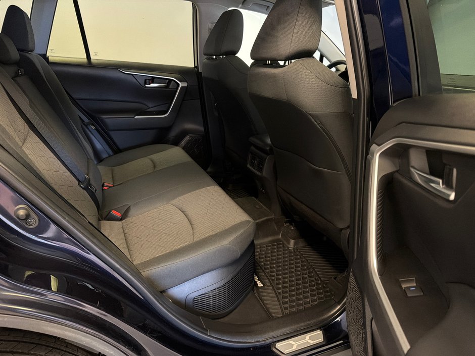 2023 Toyota RAV4 Hybrid XLE-18