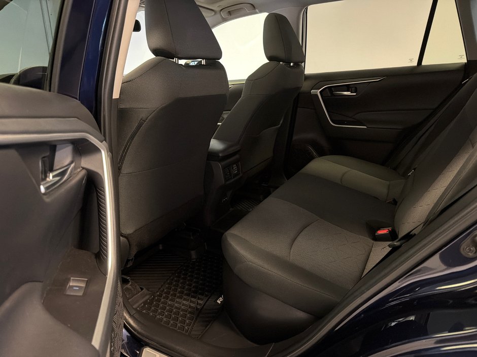 2023 Toyota RAV4 Hybrid XLE-17