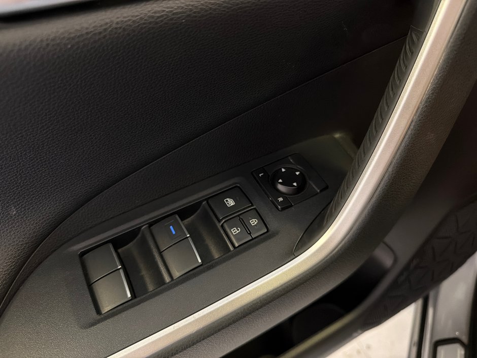 2021 Toyota RAV4 Prime XSE AWD-28