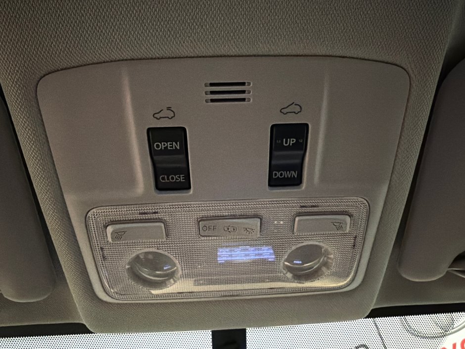 2014 Toyota RAV4 XLE-31
