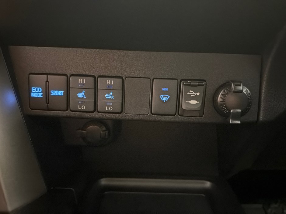 2014 Toyota RAV4 XLE-26
