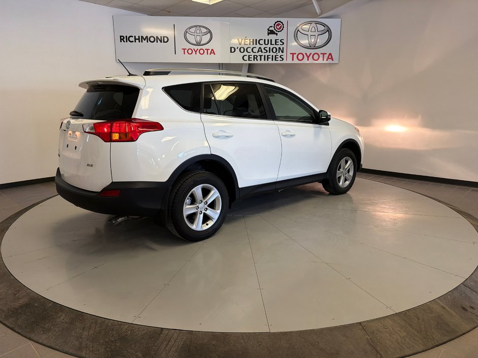 2014 Toyota RAV4 XLE-8