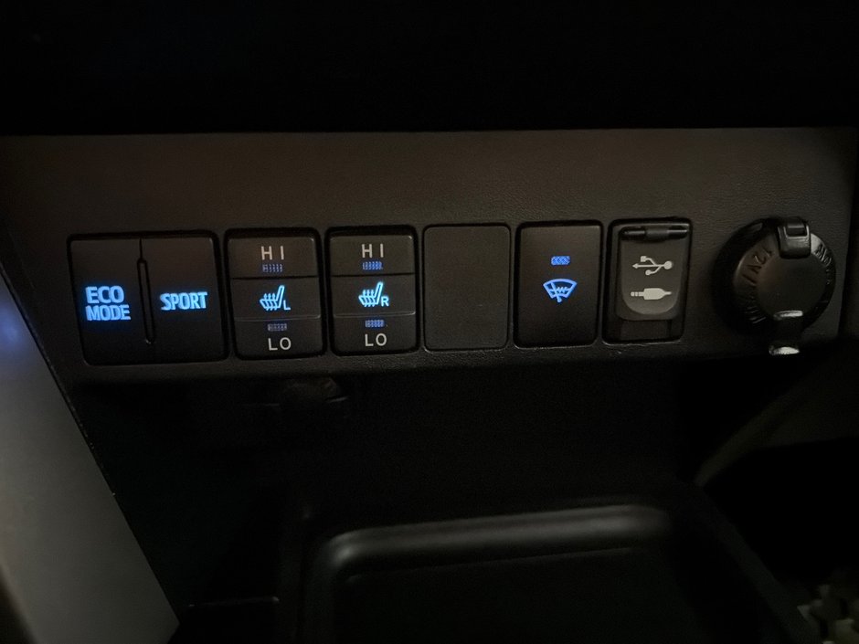 2017 Toyota RAV4 LE-26