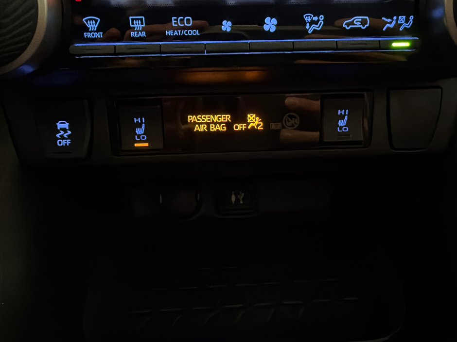 2019 Toyota RAV4 Hybrid XLE-28
