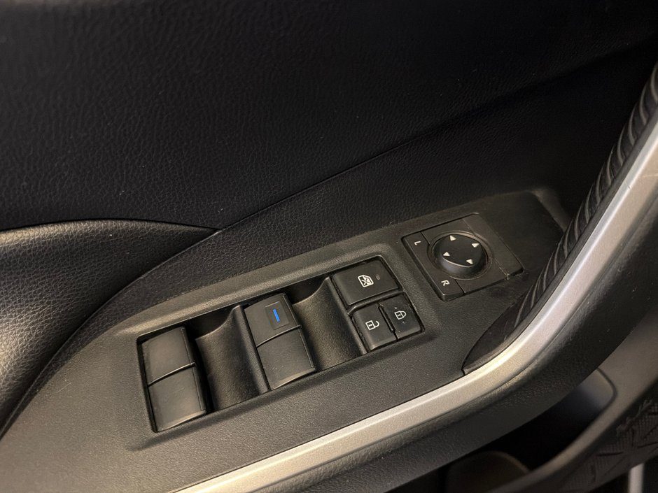 2019 Toyota RAV4 Hybrid XLE-33