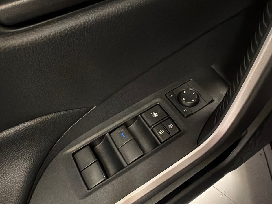 Toyota RAV4 LE AWD *TRÈS BEAU VÉHICULE* 2020-28