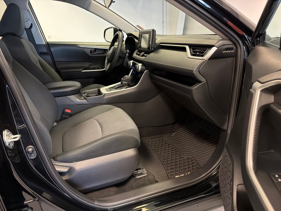 Toyota RAV4 LE AWD *TRÈS BEAU VÉHICULE* 2020-17