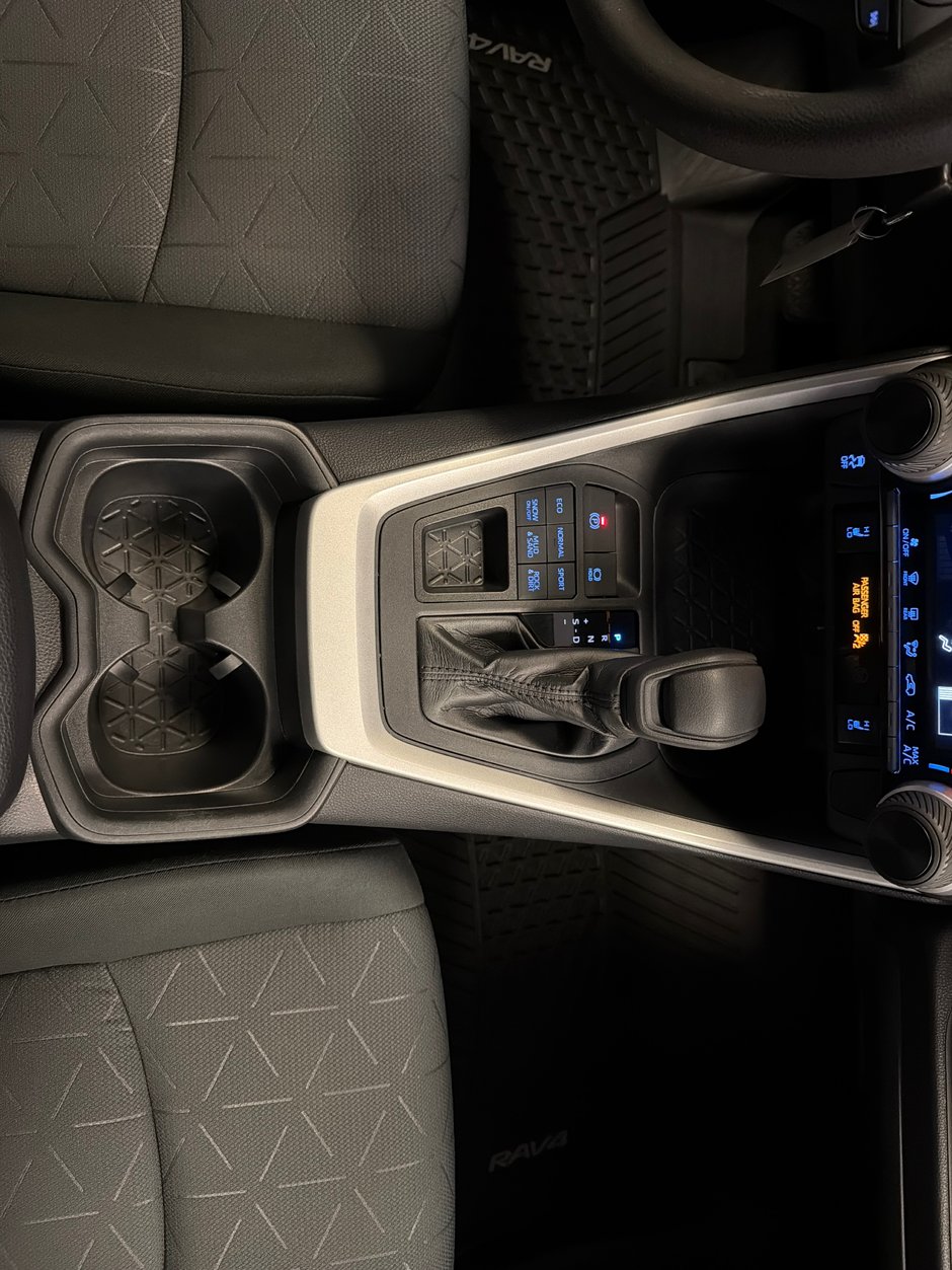 Toyota RAV4 LE AWD *TRÈS BEAU VÉHICULE* 2020-19