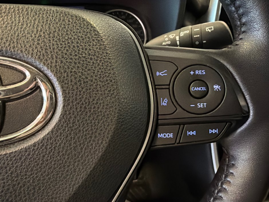 2022 Toyota RAV4 XLE PREMIUM-32