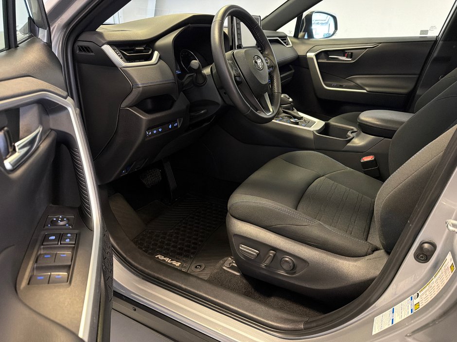 2022 Toyota RAV4 Hybrid SE *BAS KILOMÉTRAGE + TRÈS BEAU VÉHICULE*-15