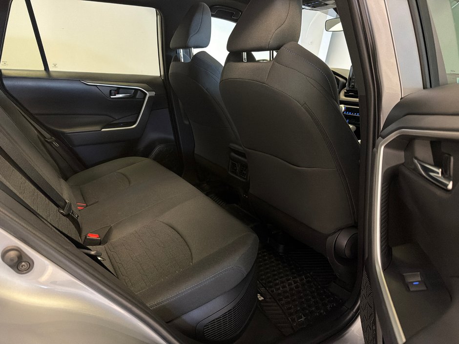 2022 Toyota RAV4 Hybrid SE *BAS KILOMÉTRAGE + TRÈS BEAU VÉHICULE*-17