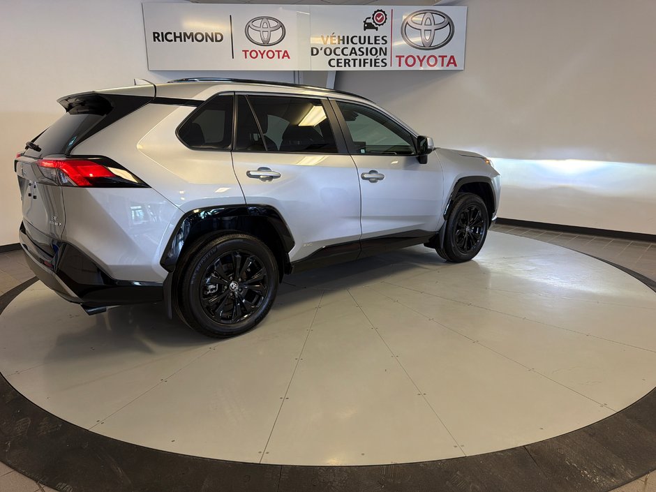 2022 Toyota RAV4 Hybrid SE *BAS KILOMÉTRAGE + TRÈS BEAU VÉHICULE*-8