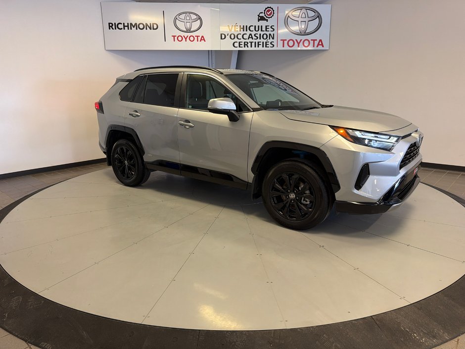 2022 Toyota RAV4 Hybrid SE *BAS KILOMÉTRAGE + TRÈS BEAU VÉHICULE*-10