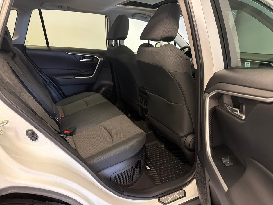 2023 Toyota RAV4 Hybrid XLE-18
