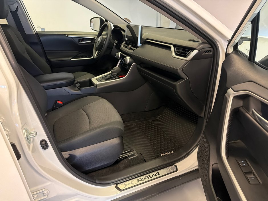 2023 Toyota RAV4 Hybrid XLE-19