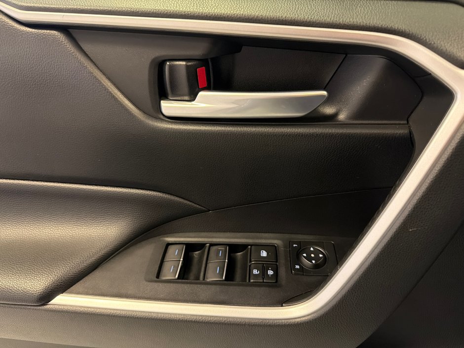 2023 Toyota RAV4 XLE AWD *BAS KILOMÉTRAGE*-30