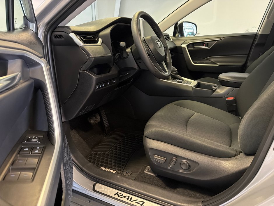 2024 Toyota RAV4 Hybrid XLE *TRÈS BAU VÉHICULE!*-14