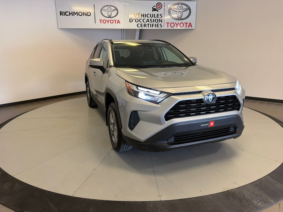 2024 Toyota RAV4 Hybrid XLE *TRÈS BAU VÉHICULE!*-12