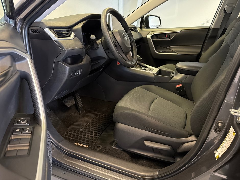 Toyota RAV4 Hybrid LE *BASKILOMÉTRAGE* 2025-12