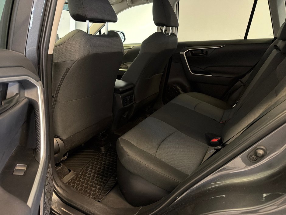 Toyota RAV4 Hybrid LE *BASKILOMÉTRAGE* 2025-13