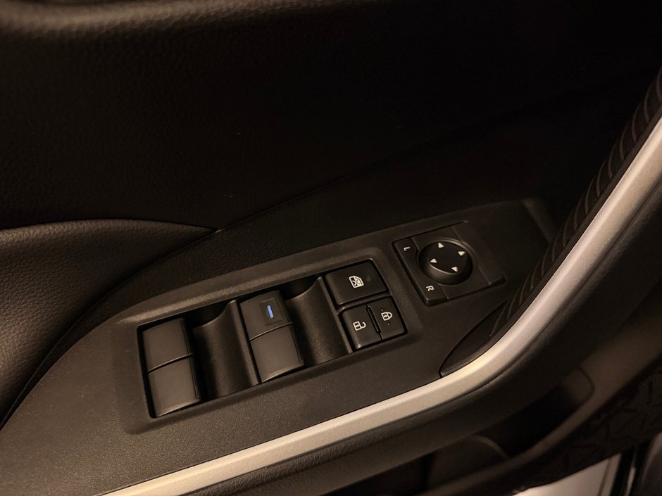 2025 Toyota RAV4 LE AWD *TRÈS BEAU VÉHICULE*-34