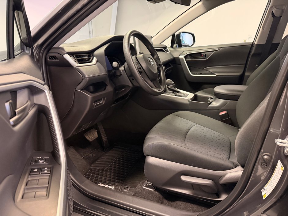 2025 Toyota RAV4 LE AWD *TRÈS BEAU VÉHICULE*-18