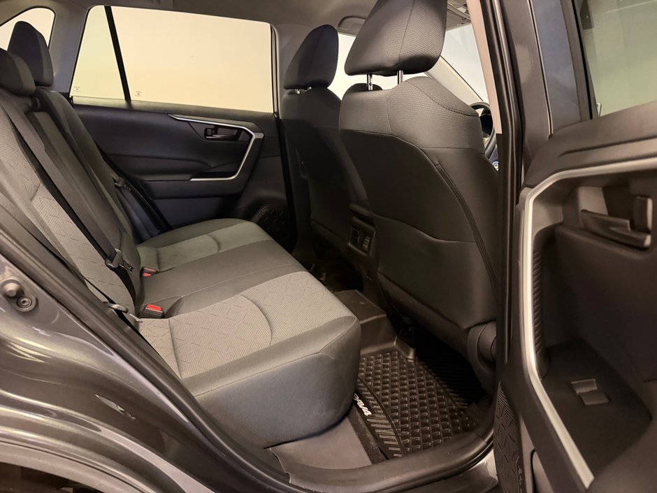 2025 Toyota RAV4 LE AWD *TRÈS BEAU VÉHICULE*-21