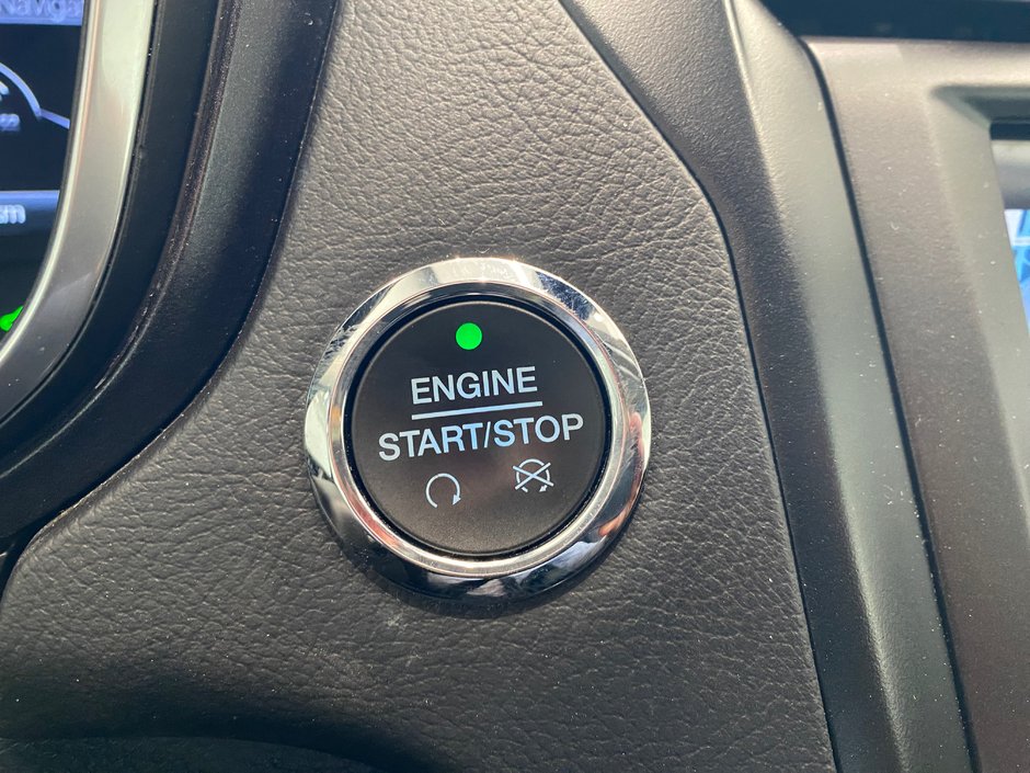 Ford Fusion Energi Titanium Plug-in Hybrid Toit Ouvrant Cuir GPS Volant & Sieges Ventiles 2019-18