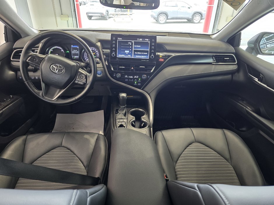 Toyota Camry Hybrid SE 2021-6