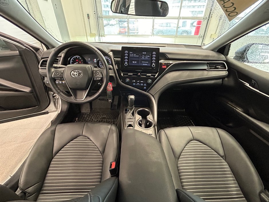 Toyota Camry SE AWD 2023-8
