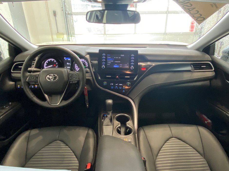 Toyota Camry SE 2023-7