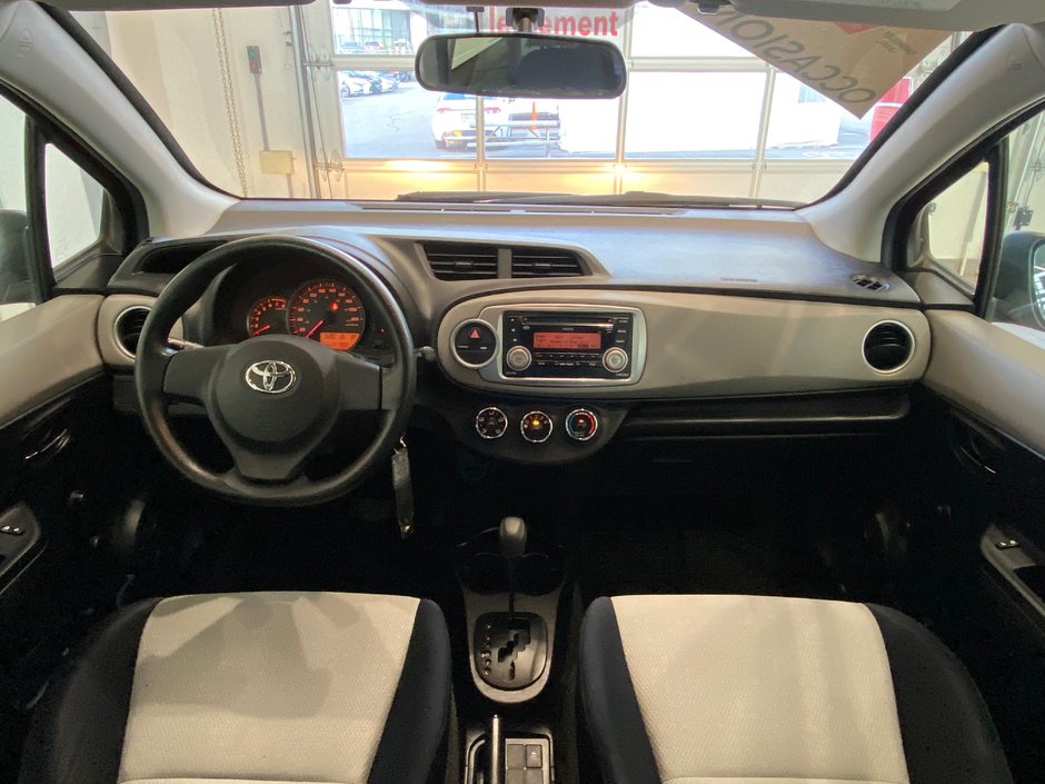 Toyota Yaris Hatchback 5DR LE 4A 2012-6
