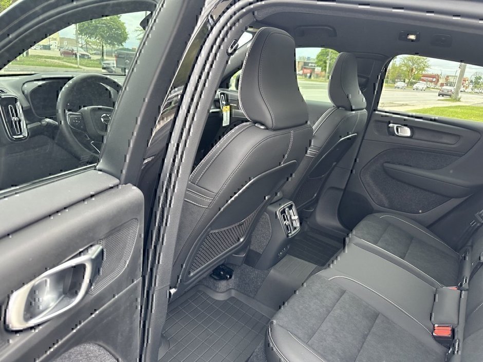 2025 Volvo EC40 Ultra-12