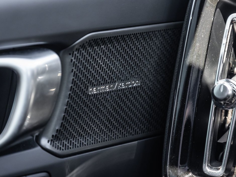 2025 Volvo EC40 Ultra-15