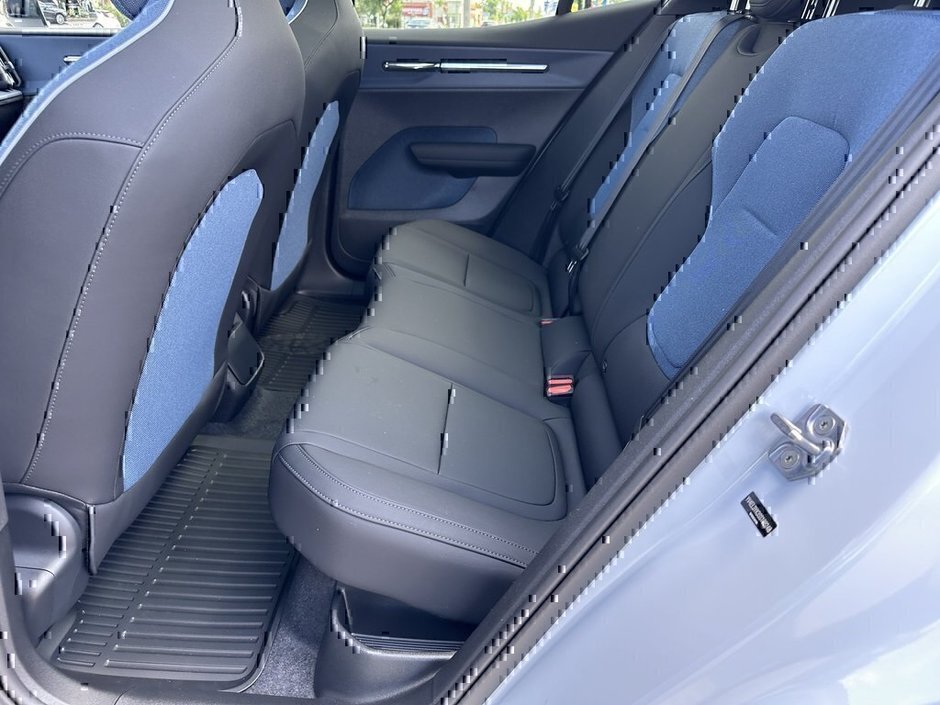 2025 Volvo EX30 Plus-12